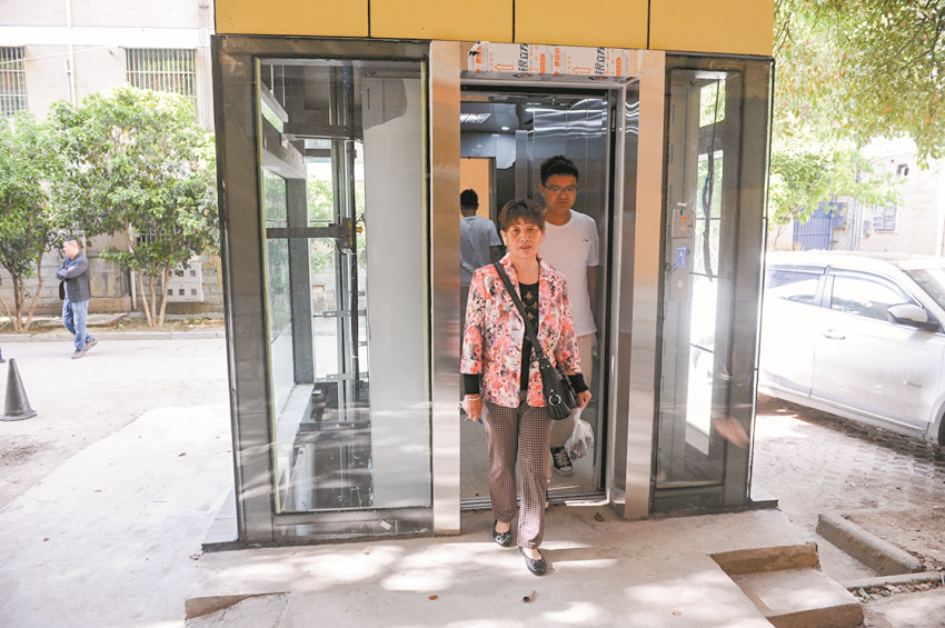安徽阜阳首个老旧小区加装电梯投用