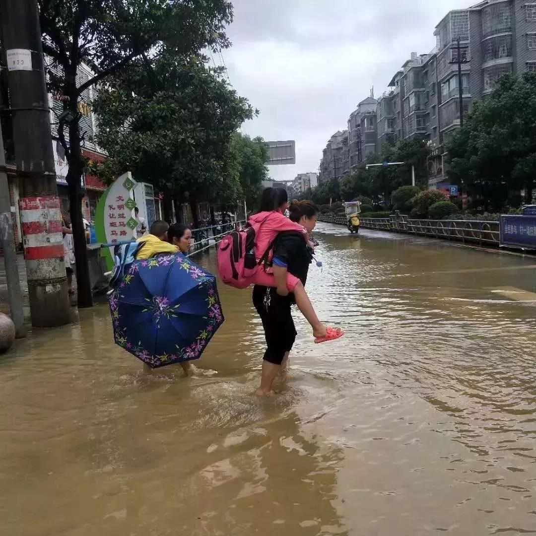 贵州紫云城管抗洪救灾掠影