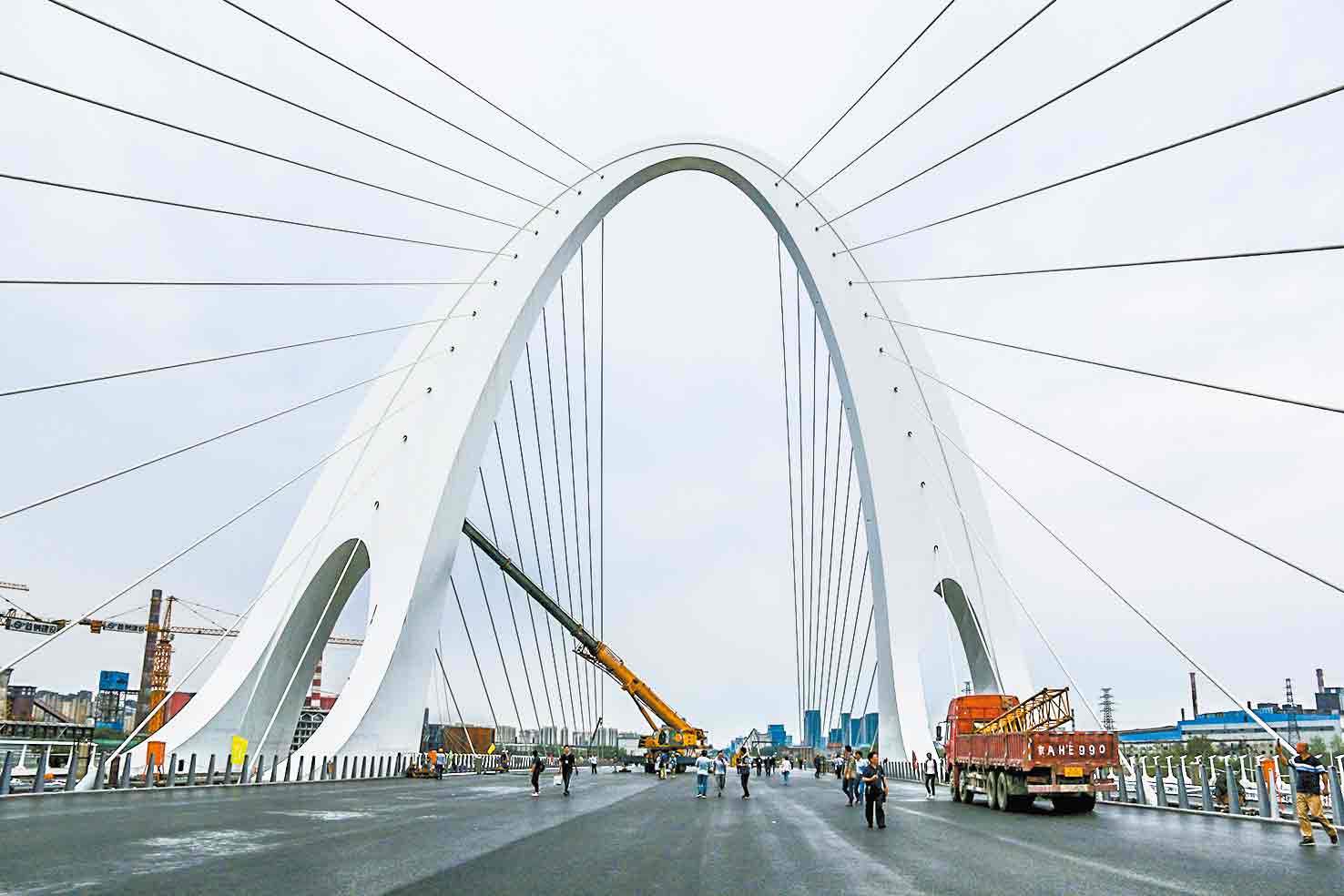 横跨永定河 合力连西东——写在新首钢大桥通车之际