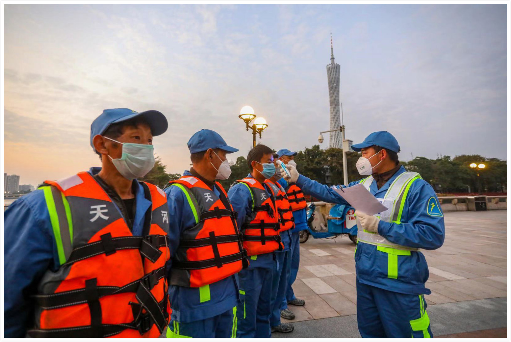 广州数万城管“绣花者”坚守防疫第一线 城市管理10余天内多次升级
