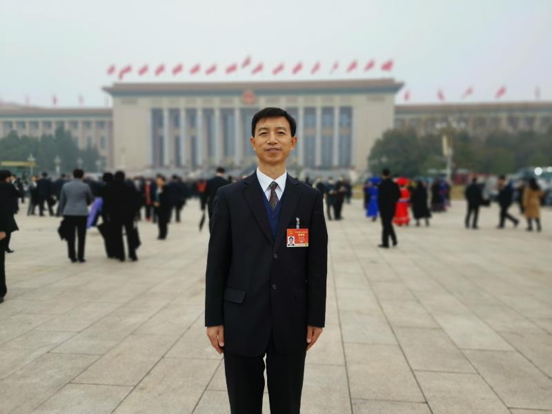 全国人大代表张金海：建议设立“中国环卫工人节”